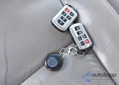 2017 Toyota Sienna Xle 7 Passenger z USA, uszkodzony, nr VIN 5TDDZ3DC2HS183729